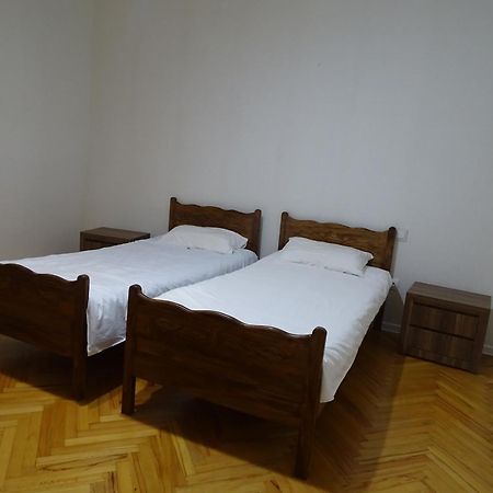 Vake Super Quiet And Comfy Apartment With A Yard Tiflis Dış mekan fotoğraf