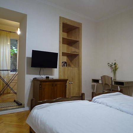 Vake Super Quiet And Comfy Apartment With A Yard Tiflis Dış mekan fotoğraf