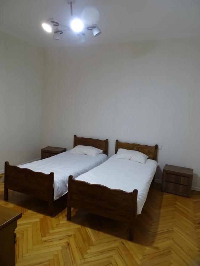 Vake Super Quiet And Comfy Apartment With A Yard Tiflis Dış mekan fotoğraf
