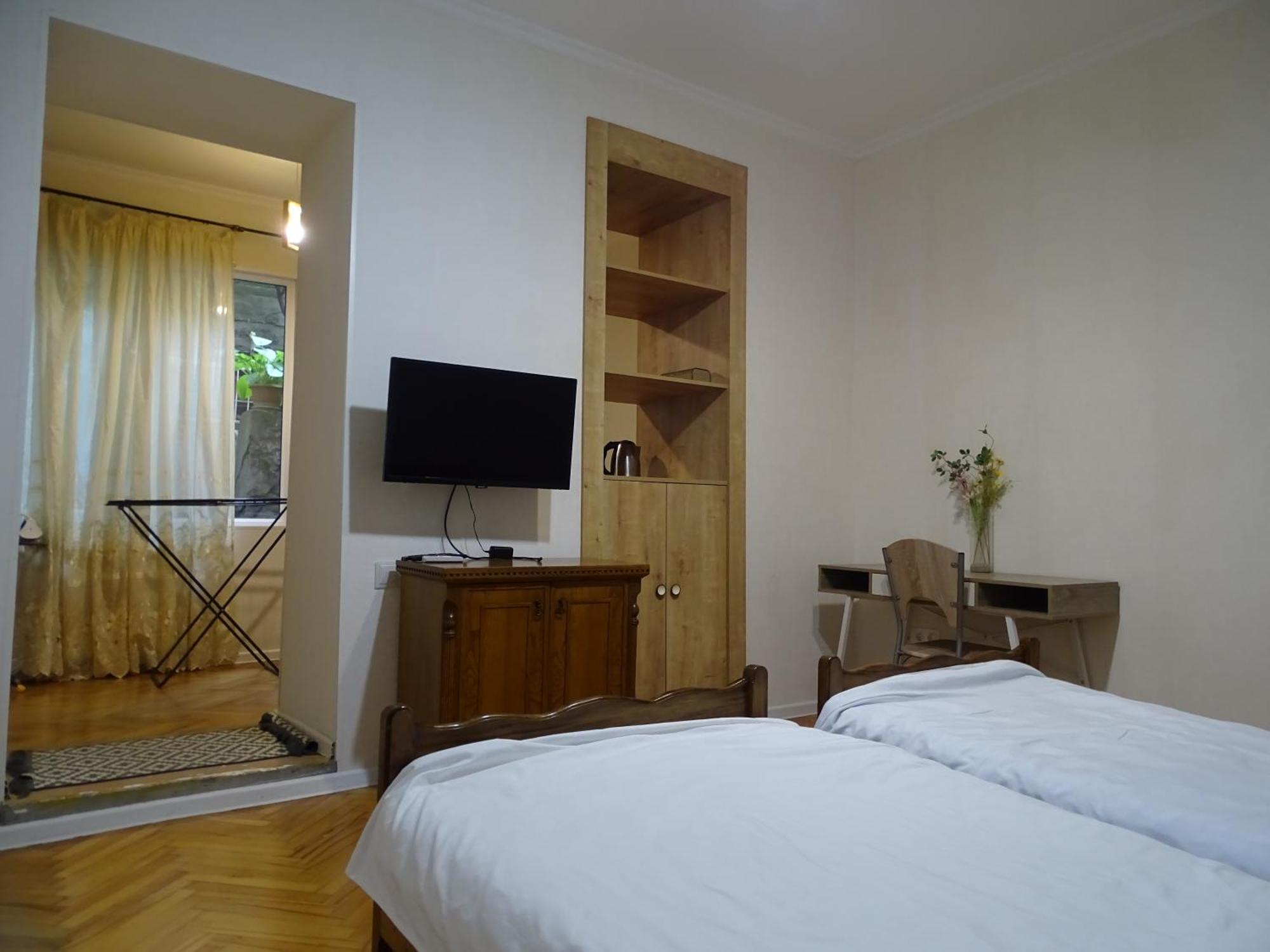 Vake Super Quiet And Comfy Apartment With A Yard Tiflis Dış mekan fotoğraf